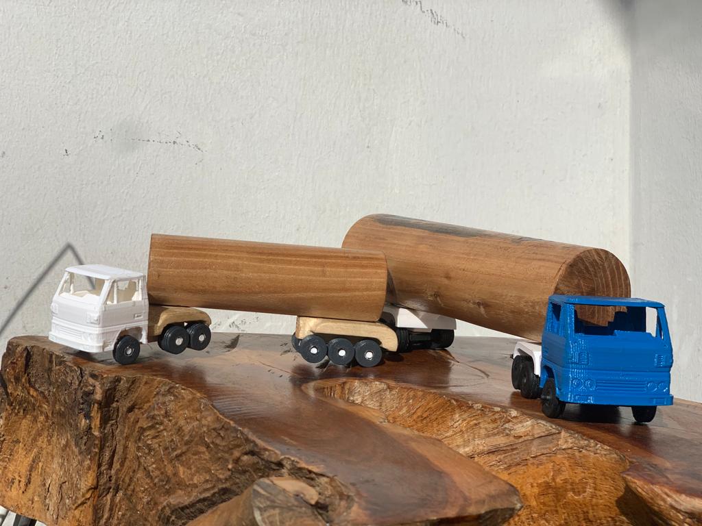 Bk_Klassic's tweet image. Made truck models at two different scales. Pretty much used all the digital tools I've here. #3dprinter #cnclathe and #cncrouter. Final ones will also use the #Laserengraver for extra customization.