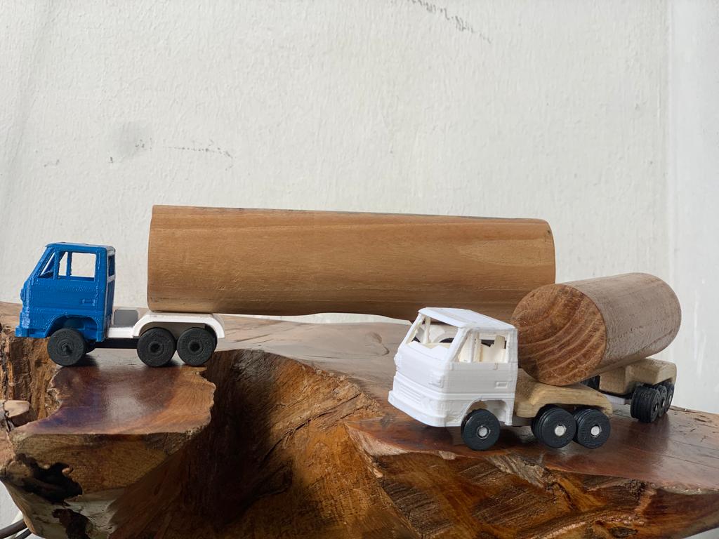 Bk_Klassic's tweet image. Made truck models at two different scales. Pretty much used all the digital tools I've here. #3dprinter #cnclathe and #cncrouter. Final ones will also use the #Laserengraver for extra customization.