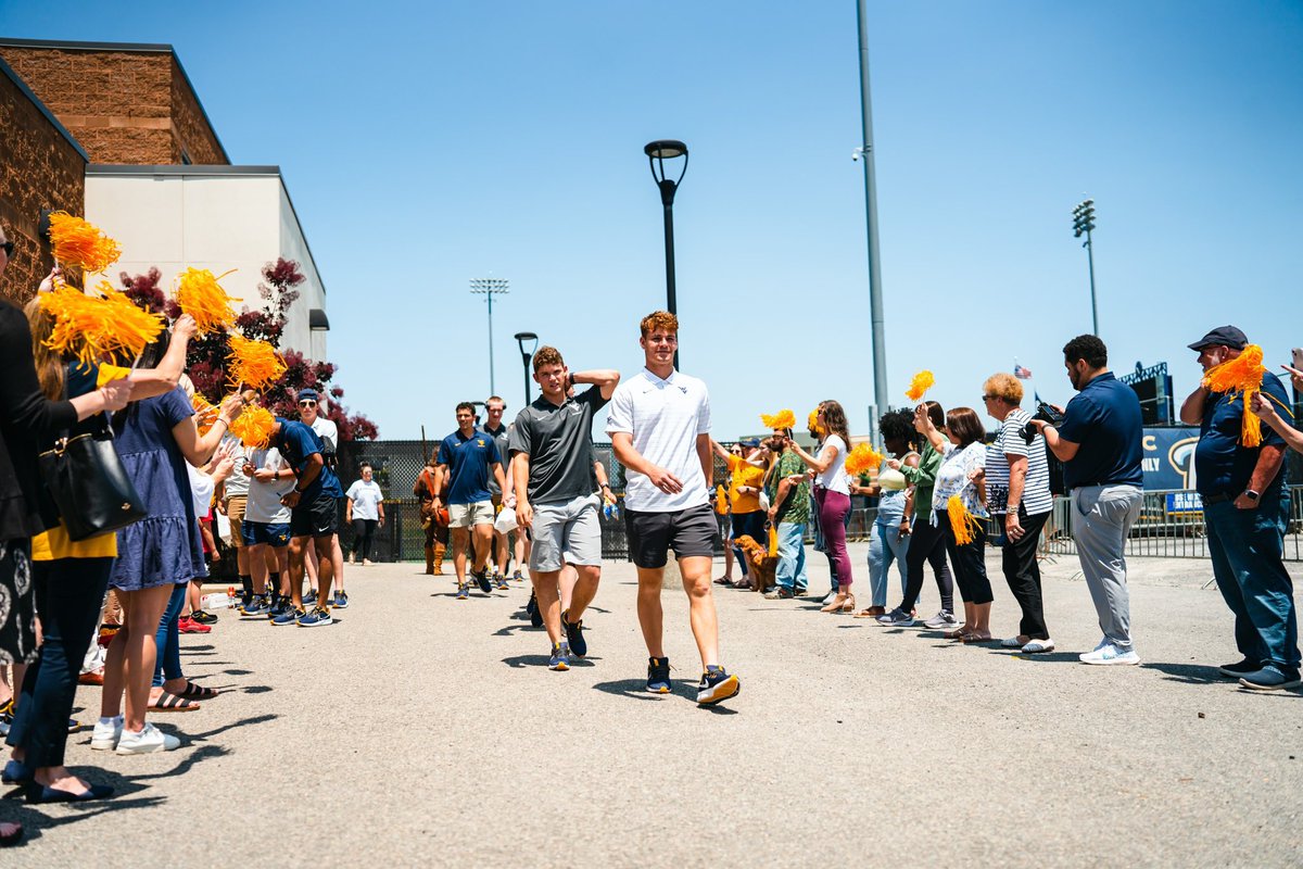 WVUBaseball's tweet photo. The journey begins!

#HailWV https://t.co/C1GXPEjVu7