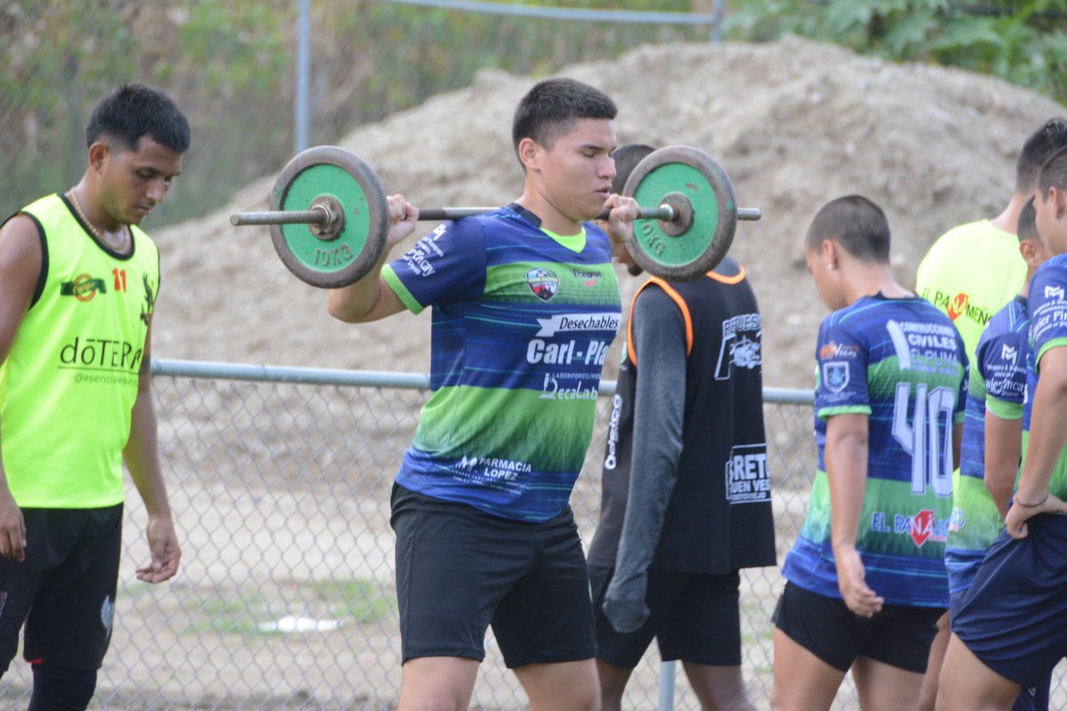 NewPortoFC's tweet photo. Un día de entrenamiento del 𝗡𝗲𝘄 𝗣𝗼𝗿𝘁𝗼 el club de la Ciudad de los 𝗥𝗲𝗮𝗹𝗲𝘀 𝗧𝗮𝗺𝗮𝗿𝗶𝗻𝗱𝗼𝘀.
https://t.co/f4FadVvEVJ https://t.co/eYB2ycYaOF