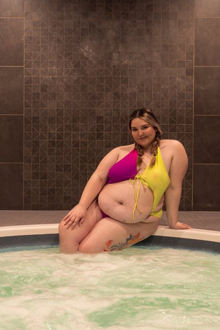 Who want to join me in the pool? https://t.co/WrVickMfMg<a href="/tag/happywednesday"class="tags"><span>#happywednesday</span></a>
