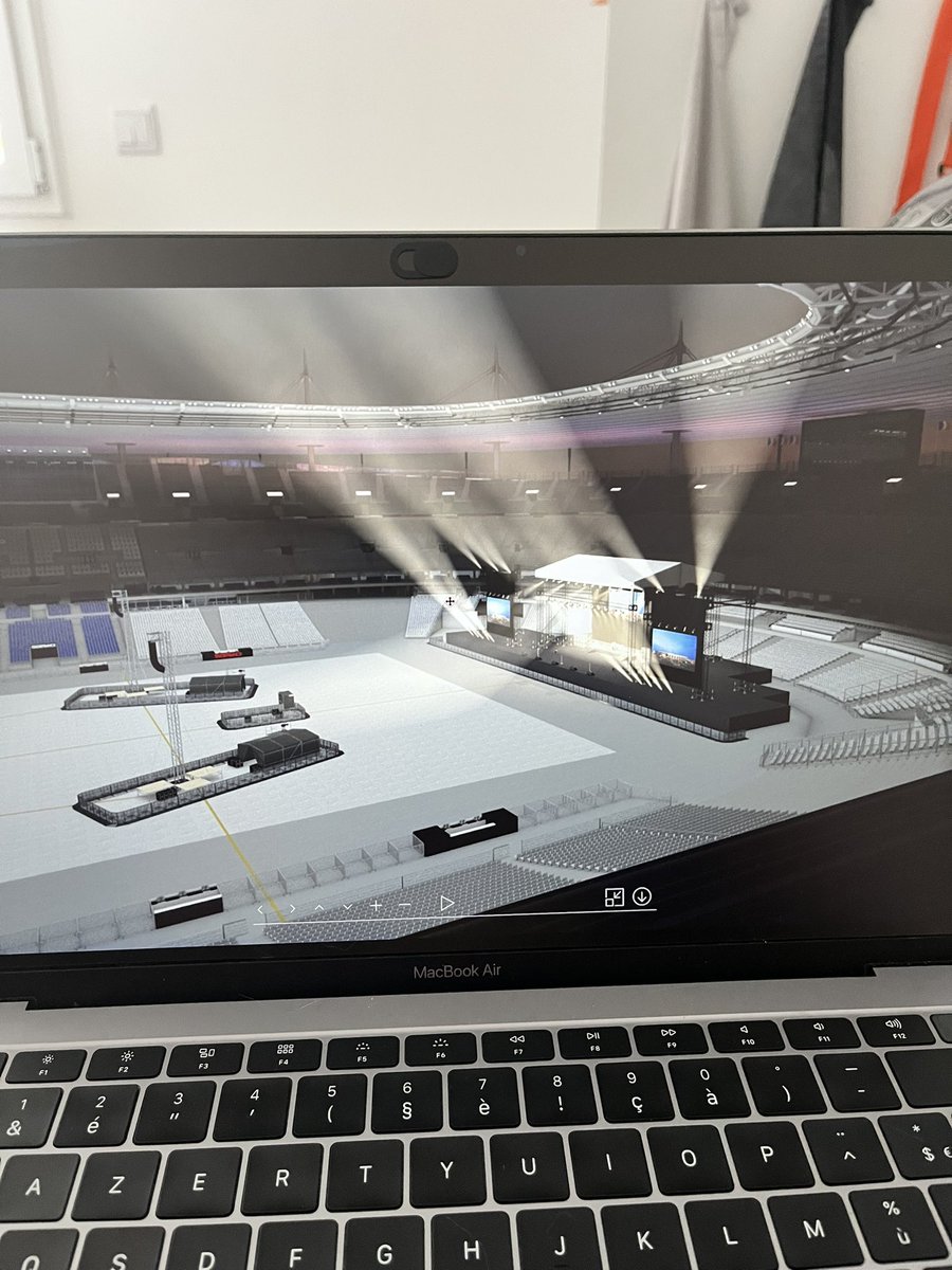 julia_scnd's tweet image. Je vends 2 places pour le concert d’harry styles au stade de France le 1er juin à Paris ! Prix négociable !!