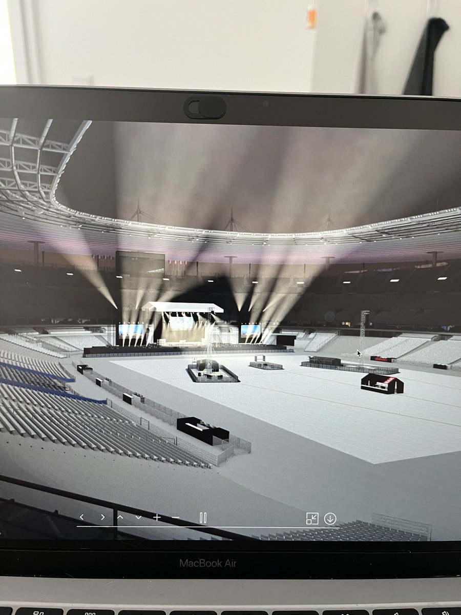 julia_scnd's tweet image. Je vends 2 places pour le concert d’harry styles au stade de France le 1er juin à Paris ! Prix négociable !!