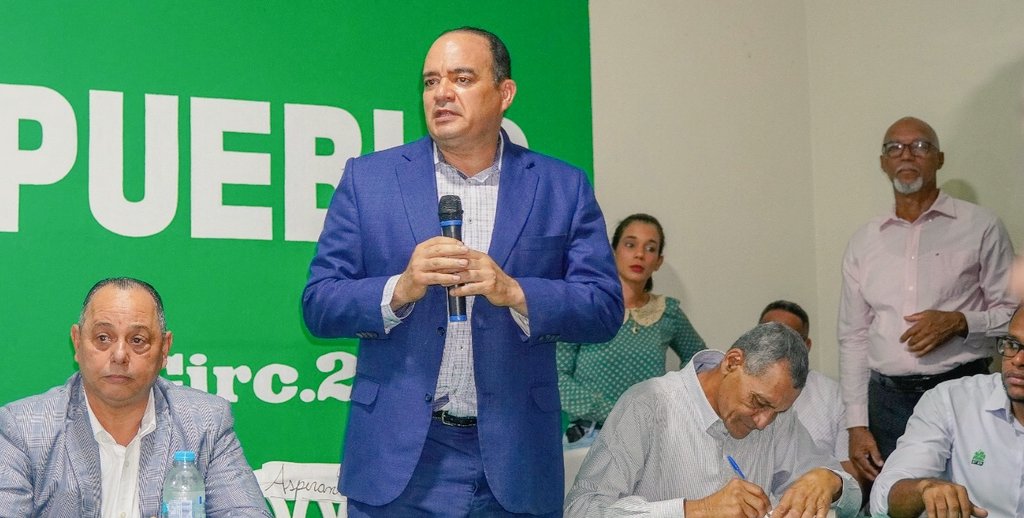 SurunSDE's tweet photo. La exposición de la propuesta de la precandidatura Alcalde Surun Hernández en la Circunscripción 2 SDE.
#FP #Surun #FuerzaDelPueblo #2024Elections https://t.co/ut4QLHtgGe