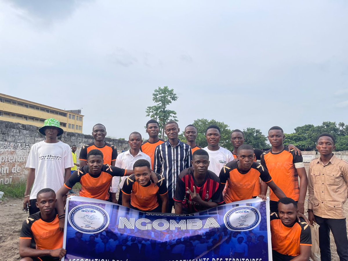NorbertEtebu's tweet image. Rencontre sportive organisée dimanche 21/05/23 opposant les anciens &amp;amp; les nouveaux membres du sous groupe ngomba, sous la houlette du président @bilare_john dont ns sommes vice-président !
Vive l'unité et la fraternité entre ressortissants des territoires de lisala et Bongandanga