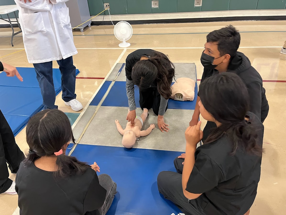 KPOCThrive's tweet photo. Congratulations to the 2023 graduates of our #HippocratesCircle program! For the past 15 years, we've partnered with local middle schools in Orange County to create a pathway to encourage young, diverse students to pursue physician #careers. https://t.co/DzAIRzU9rn