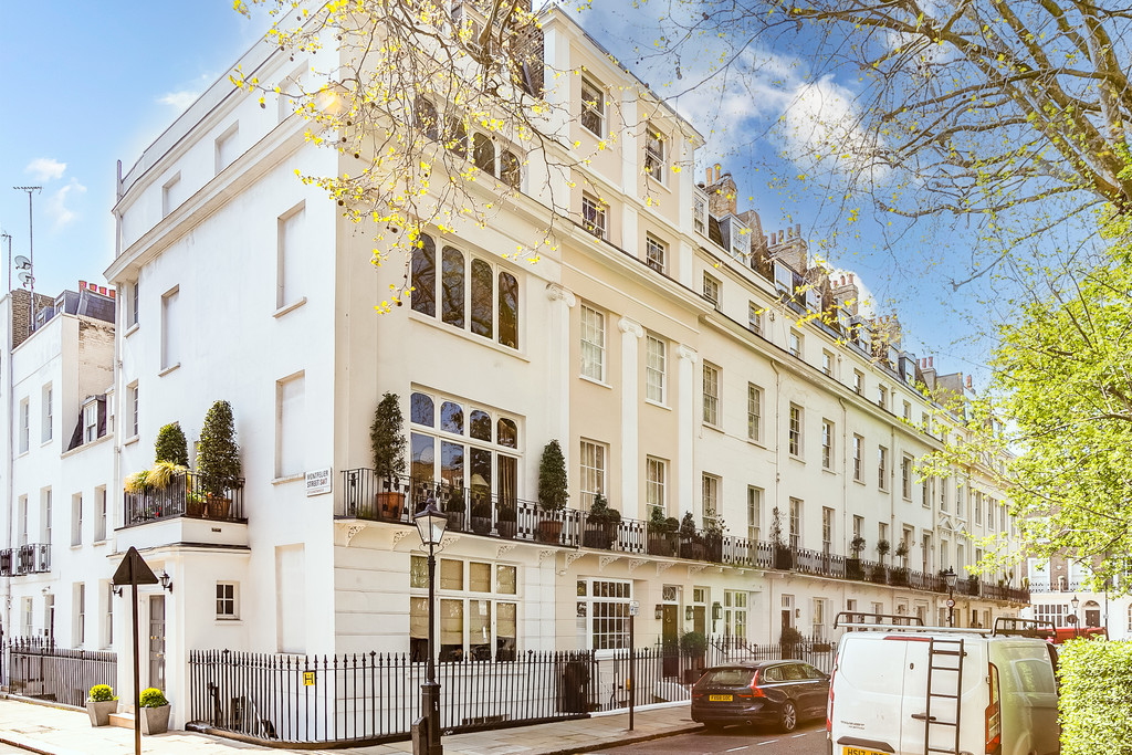 bnsurveyors's tweet image. We are thrilled to be working with @NVPproperty 

They  are one of our favourite real estate companies, take  a look at this 5 bedroom, 3516 sq ft home in Montpelier Square featuring the most gorgeous glass conservatory!

#realestate #property #knightsbridge