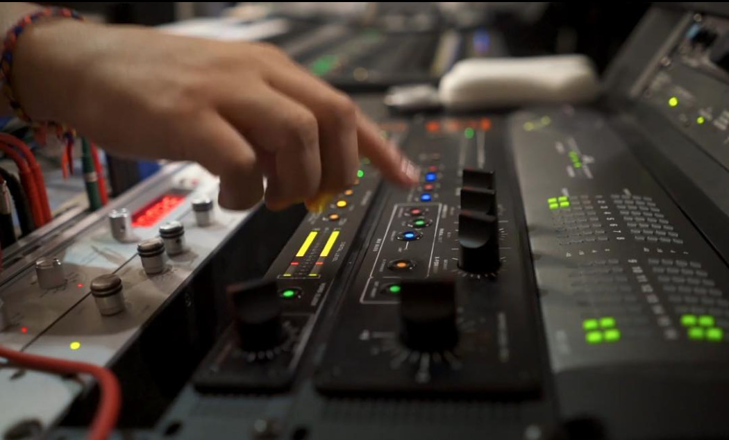 Dangerous_Music's tweet photo. Ready to dial in the mix + apply your sonic signature?

With Harmonics, Paralimit and X-Former on #2BUS+, you get #summing and 3 powerful color circuits 🎛...  never leaving the lush, open #analog #mixing environment. https://t.co/EXhbXOkq26