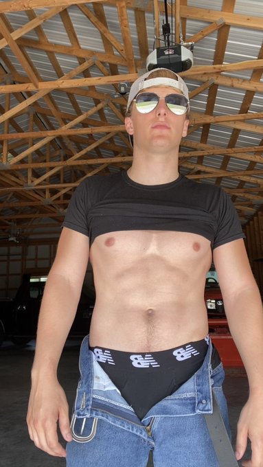 RT if you ❤️ guys with Muscles 💪 https://t.co/U3inDl9x8G