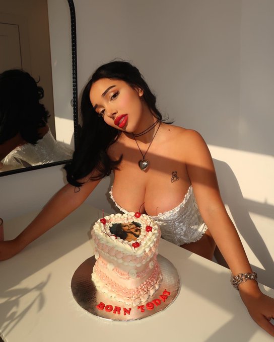 5/31 🍒🩰🎀 https://t.co/3lCIinEXgT