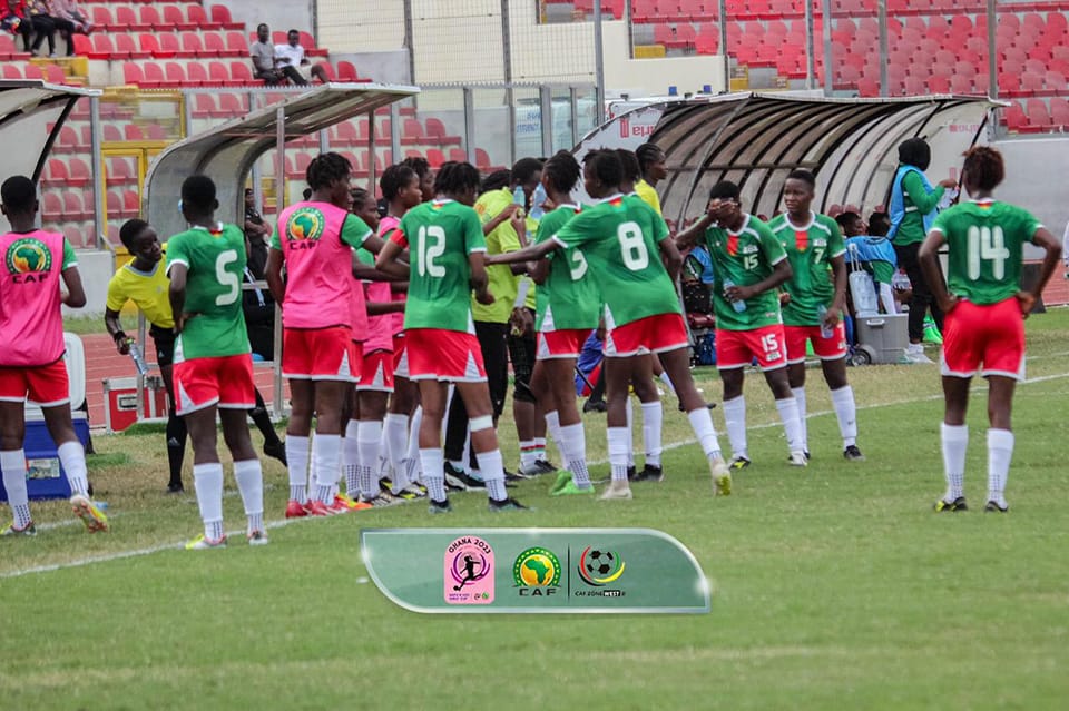 DaondorolaDo's tweet photo. Tournoi #UFOABDames U20: Le #Burkina battu par le Ghana 3-1 en demi-finale.
Les protégées de Pascal Sawadogo, sélectionneur des Etalons Dames avaient ouvert le score à la 5e minute avant de s’incliner 3-1 au coup de sifflet final. #Sports 
#lwili 
#DD https://t.co/psBjHqY95E