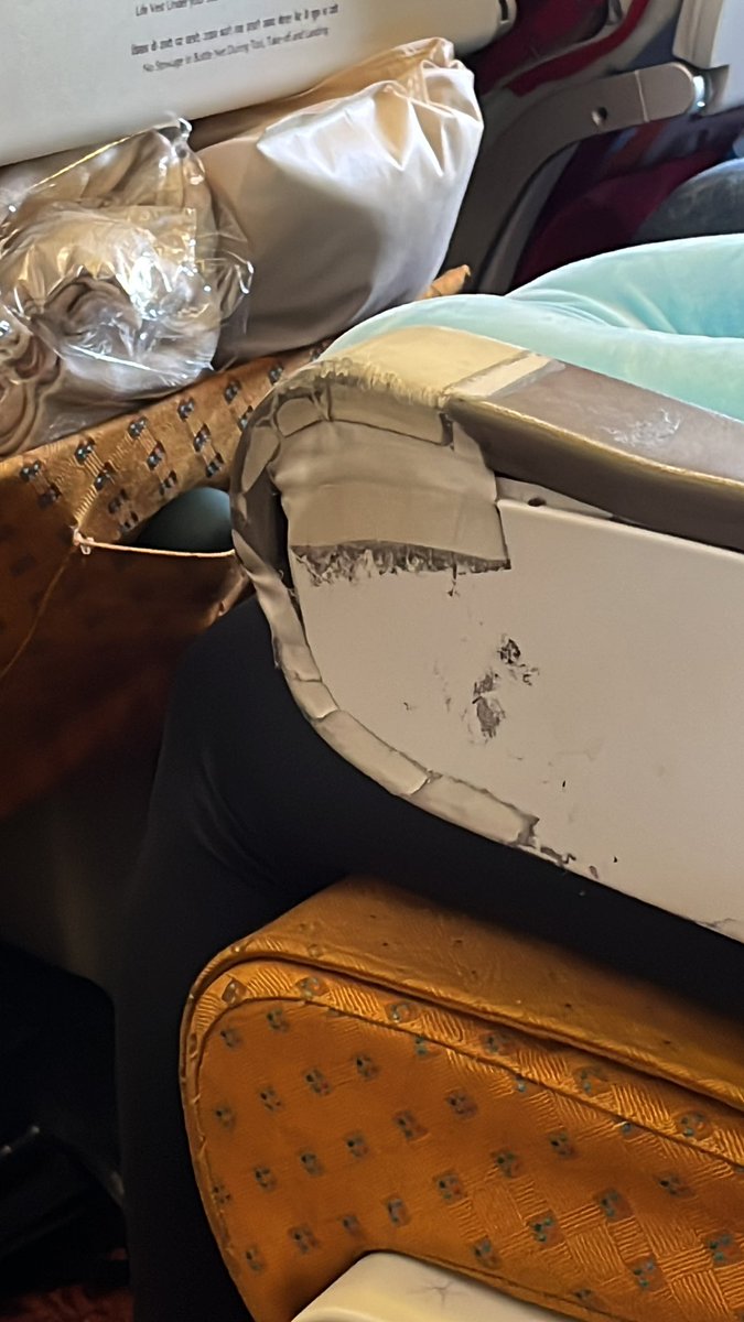 lakshh7's tweet photo. Sad to see the state of @airindia AI188 on an international route. Your carrier carries name of the nation and represents India globally. Disturbed seeing torn curtains, upholstery and damaged seats across the flight. You carry the legacy of JRD sir. @RNTata2000 @TataCompanies https://t.co/MzaRvpHWpF