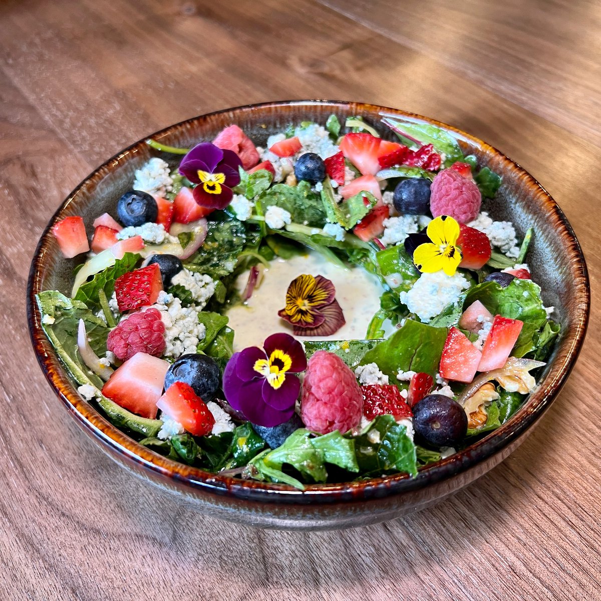 LostReefChicago's tweet photo. ✨Seasonal Berry Salad✨
Crunchy walnuts, refreshing cucumbers and red onions, tangy blue cheese, and a zesty mustard vinaigrette, atop a bed of creamy Greek yogurt 🥗😍 #HealthyEating #FoodieGram #Chicago

 Reservations at https://t.co/RoGJ0o742A https://t.co/dLD0cdRLPS