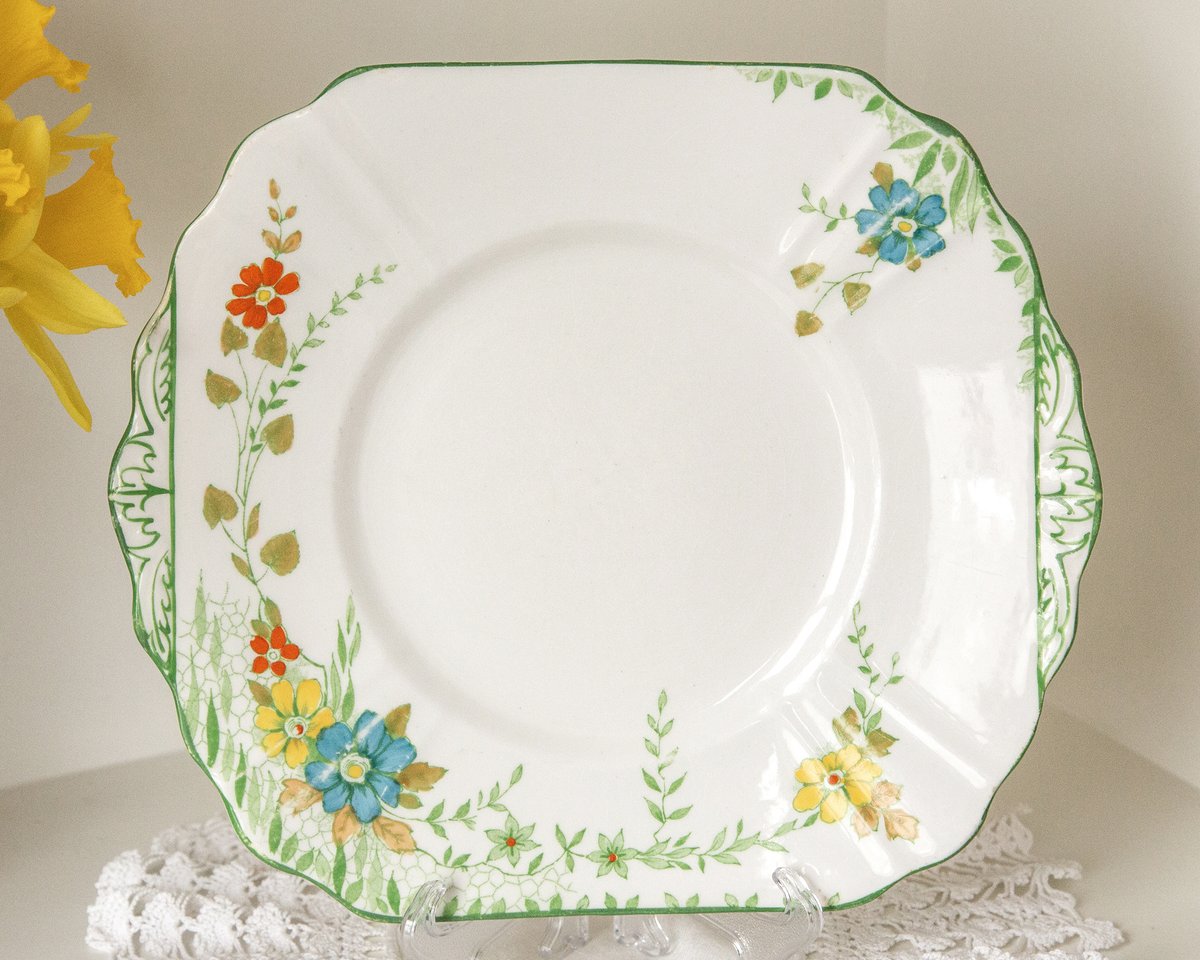 PriddeyCat's tweet photo. And finally from me, I have a great selection of cake plates for sale - these are just a few. Take a look at my #etsy shop to find your favourite! π°ππ§
https://t.co/roRoWE2Lux
#vintageshowandsell #cakeplates #AfternoonTea https://t.co/MUBjtu3af4