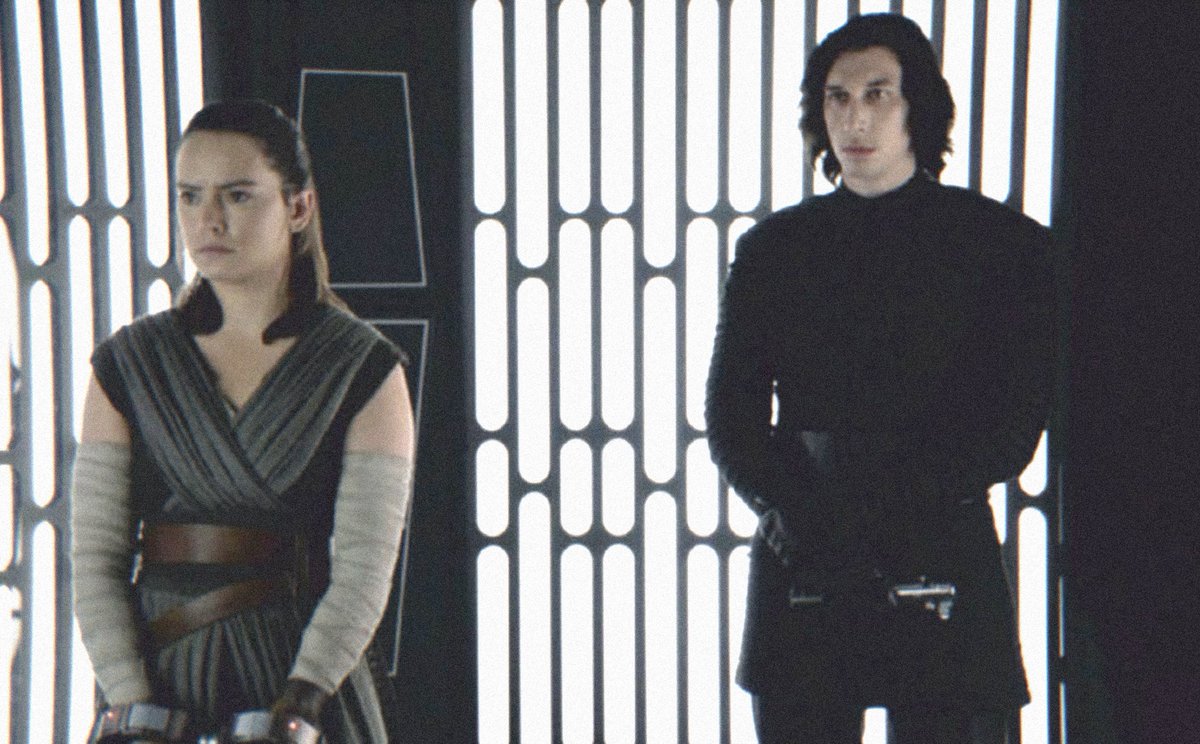 reyloversum's tweet photo. *both thinking aggressively about kiss* https://t.co/Xp2P4dL7Qa