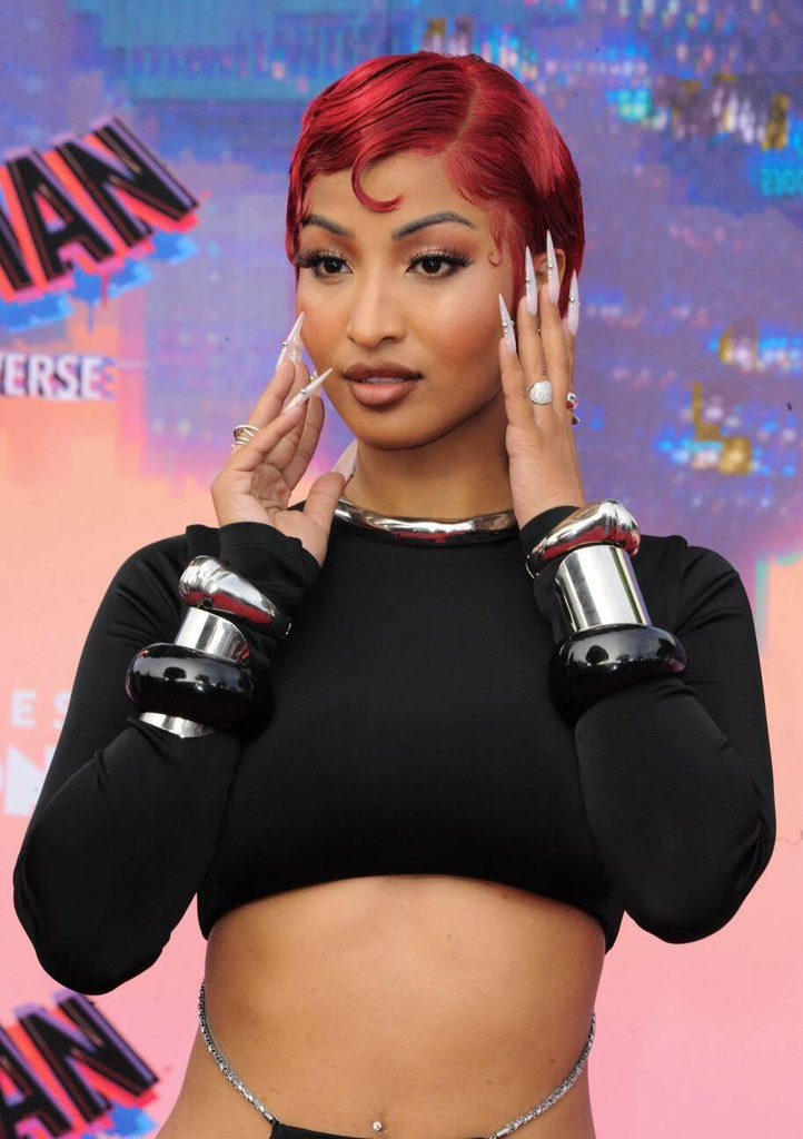 Shenseea face card is just 😍😍😍