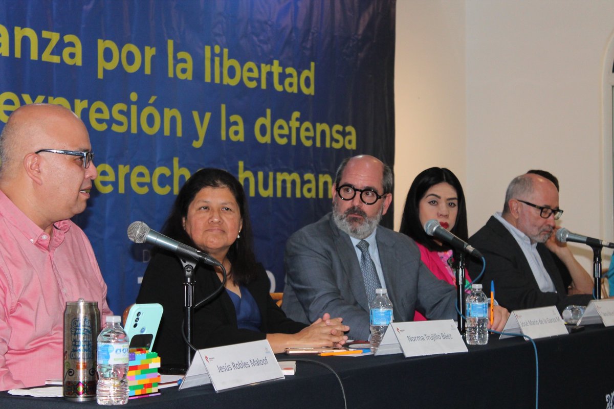 JoseMarioMX's tweet photo. Hoy, @PropuestaCivica y @RenaceSanLuis, a través de @TomaTuRemo, echamos a andar una alianza jurídica por la libertad de expresión y la defensa de los derechos humanos en México. 

Un proyecto que nos permitirá proporcionar asistencia jurídica gratuita a las personas periodistas y defensoras de derechos humanos que han sido criminalizadas o que sufren acoso judicial por motivo de su labor.

Desde ahora, buscaremos unir fuerzas para contribuir a la protección de esas dos labores fundamentales para el desarrollo y la vida democrática de nuestro país. 

¿Necesitas ayuda o, bien, eres abogado o abogada y quieres sumarte a nuestra Red de profesionales para este proyecto?

Envíame un DM.