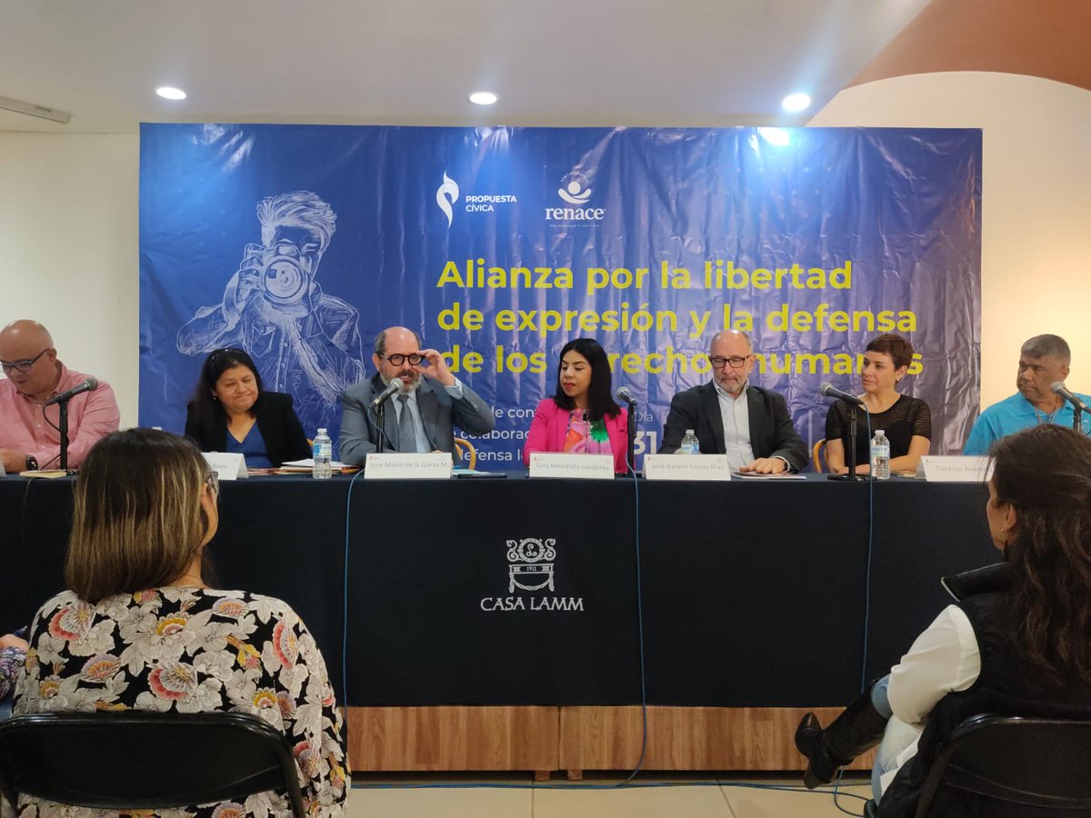 JoseMarioMX's tweet photo. Hoy, @PropuestaCivica y @RenaceSanLuis, a través de @TomaTuRemo, echamos a andar una alianza jurídica por la libertad de expresión y la defensa de los derechos humanos en México. 

Un proyecto que nos permitirá proporcionar asistencia jurídica gratuita a las personas periodistas y defensoras de derechos humanos que han sido criminalizadas o que sufren acoso judicial por motivo de su labor.

Desde ahora, buscaremos unir fuerzas para contribuir a la protección de esas dos labores fundamentales para el desarrollo y la vida democrática de nuestro país. 

¿Necesitas ayuda o, bien, eres abogado o abogada y quieres sumarte a nuestra Red de profesionales para este proyecto?

Envíame un DM.