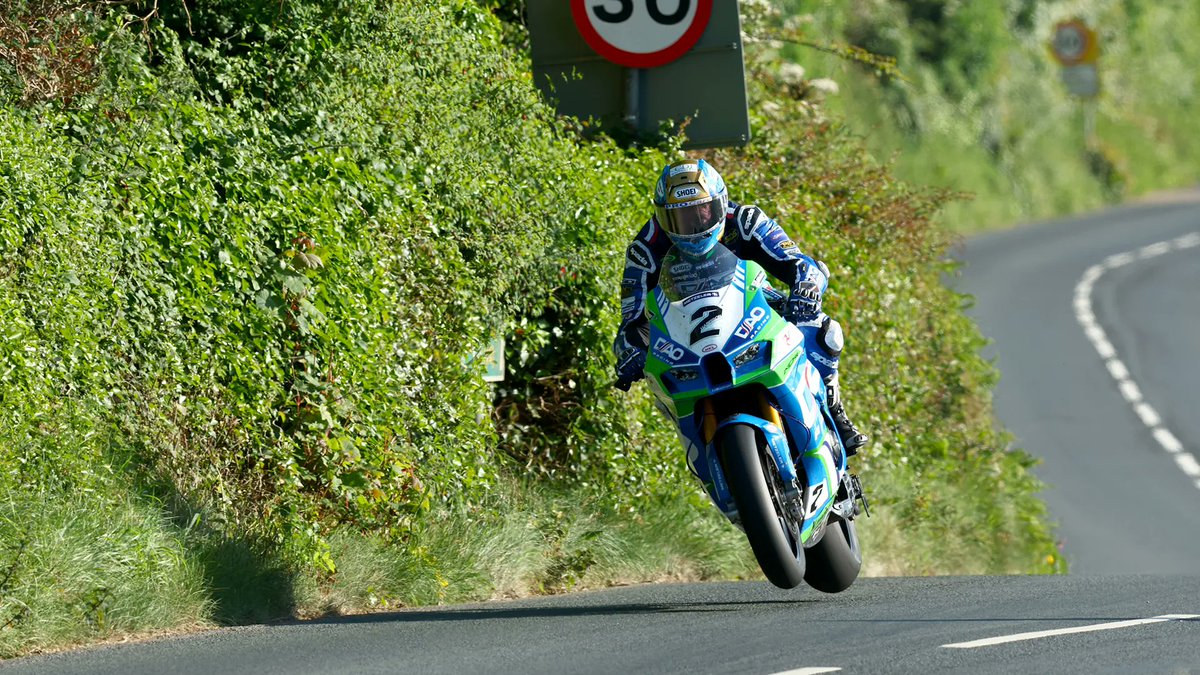 🤯 @deanharrisonTT takes it up a level with an incredible 133.824mph 🔥🔥 

#TT2023 #TTLive #TTPlus