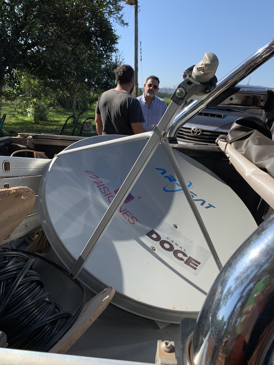 Nereak's tweet photo. Seguimos comprometidos, llevamos antenas satelitales a los vecinos de #coloniaPrimavera que ya cuentan con el beneficio de acceder de manera gratuita a canales provinciales y nacionales. Gestión del Dr. Juan José Laudin https://t.co/KY66k0CuYe