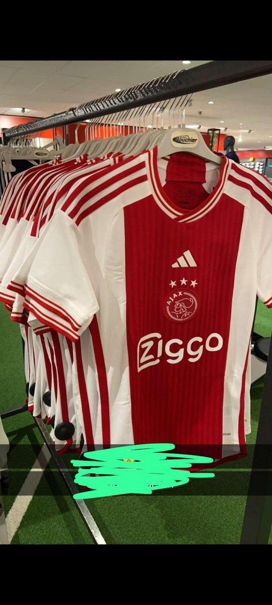 dejaimy's tweet photo. Ze doen er alles aan om onze Duitse TD thuis te laten voelen. Niks mis mee.

#Ajax #thuis #manschaft https://t.co/dUQYUIKSlF
