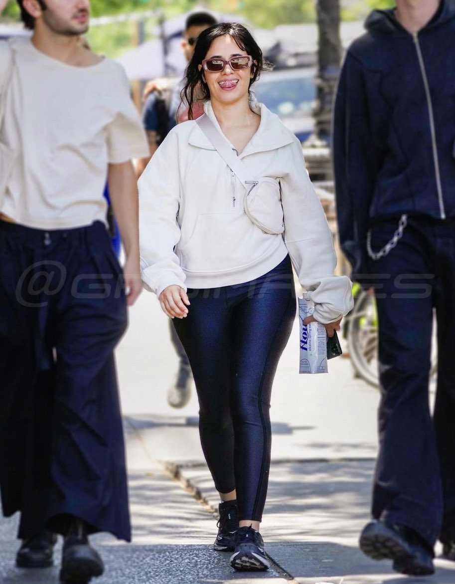 CCLMIDIAS's tweet photo. A FLOW | Camila Cabello hoje em New York! https://t.co/PAE8qa7vqG