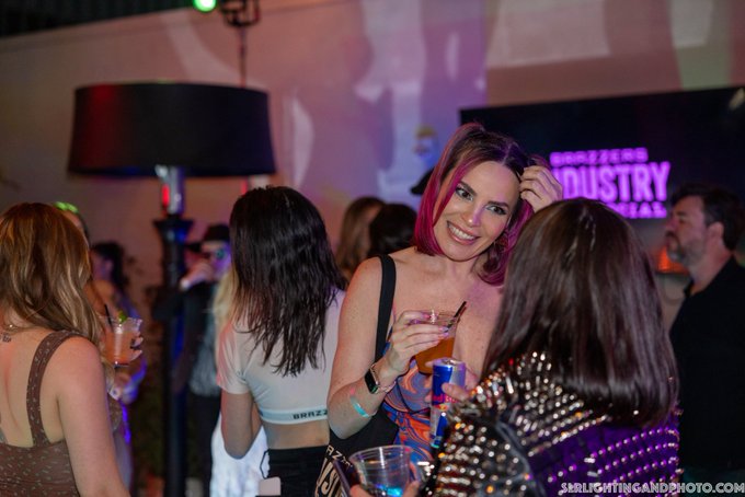 I was invited to the @Brazzers party.  😎 https://t.co/otwWrVzzWI<a class="tags" href="/tag/brazzers">@brazzers</a>