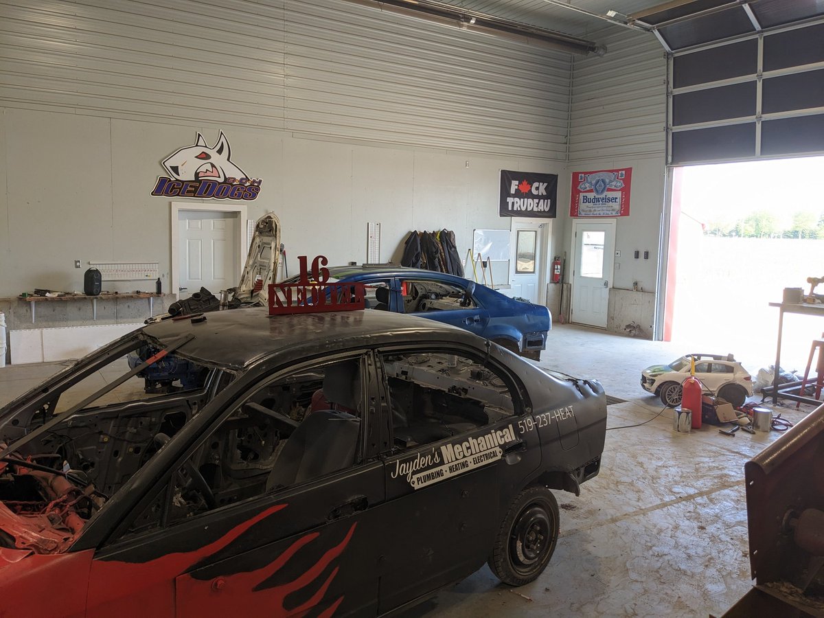 neufarm's tweet photo. I can't wait for the demo derby to be over. Maybe I'll get my shop back
#teenagers 
#WreckShit https://t.co/MEIOpIJYB0
