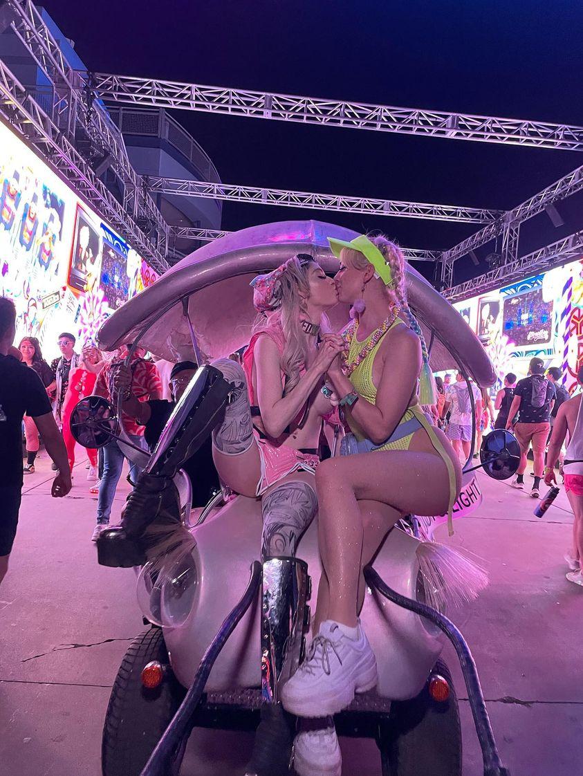 edynxo_'s tweet photo. Would you ride with us? https://t.co/yhWti0DNG4