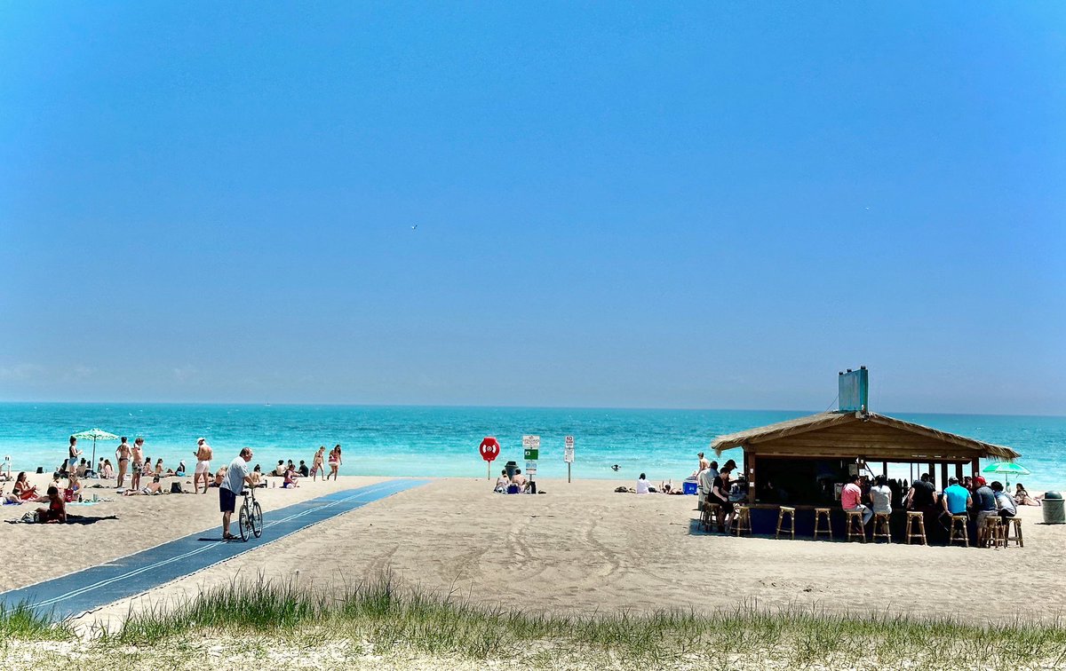 Fiji is gorgeous right now! 

JK this is Milwaukee today. 

This city legit has it all. 🌊☀️🛥️