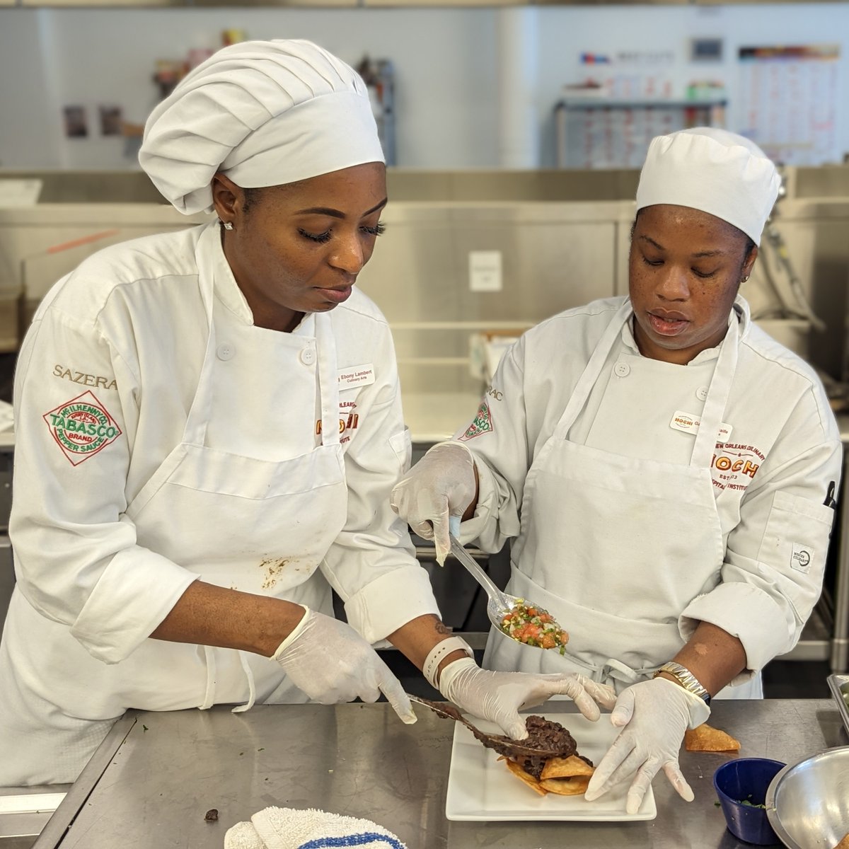 It's breakfast time for Chef Rebecca's class! With eggs made to order, family meal is just a ✨little✨ more exciting this week. ⁠
⁠
⁠
#intheNOCHI #culinaryschool #breakfast #eggseggseggs