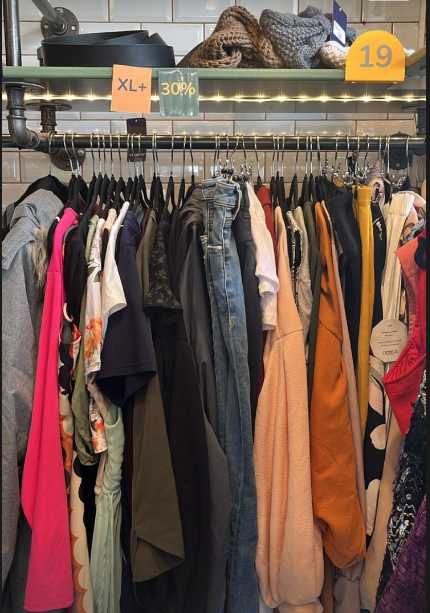 Það sem seldist ekki síðast er komið aftur í Hringekjuna (bás 19) og verður uppi til 27. júní 🥳

Stærðir 22-26 og nú á 30% afslætti 🔥

Allt á að fara! Skoðaðu úrvalið hér: hringekjan.is/collections/_b1