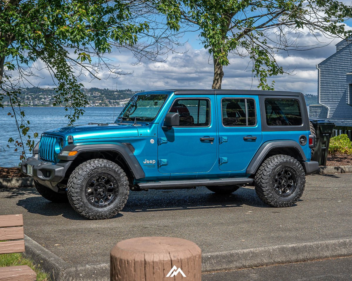 Summer's almost here, and Jeeps are gearing up to deliver the perfect blend of off-road thrills and sun-soaked adventures. Start your adventure at NWMS ow.ly/uSCV50OB9In
*
#Summer #Jeep #JeepNation #nwmsrocks #JeepLove #JeepGirl #Teal #Water #Getoutside #Adventure #Explore