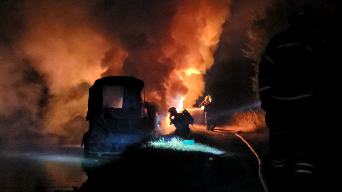BedsFire's tweet photo. ⛵ Boats are often full of combustible materials and highly flammable fuels, which mean that fire can spread rapidly. Always have a working smoke alarm & ensure you check it regularly.
For more information on smoke alarms visit - https://t.co/Wypv0gpotY
#BoatFireSafetyWeek https://t.co/MMopkwCfcN