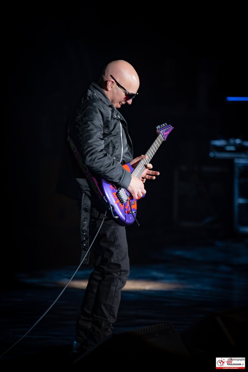 chickenfootjoe's tweet photo. Spain, the wait is over! The #EarthTour lands in Barcelona tomorrow night - it's a sold out show, but a limited number of tickets are still available for Saturday's show in Bilbao 🔥 https://t.co/bJxt8hw5Vf

📸: https://t.co/0z08m4K6Gl https://t.co/IHASs5aMSp