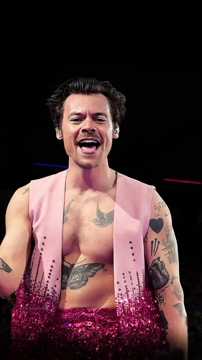 rachelantonia_'s tweet photo. a couple more snaps I took of @harry_styles at the weekend in Edinburgh 📸

#hslot #HarryStyles #hslotedinburgh https://t.co/OxBU5RhGnY
