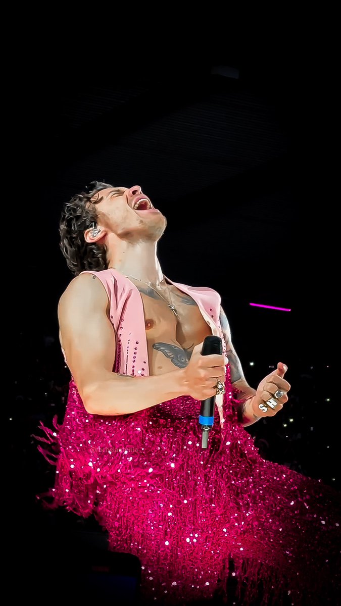 rachelantonia_'s tweet photo. a couple more snaps I took of @harry_styles at the weekend in Edinburgh 📸

#hslot #HarryStyles #hslotedinburgh https://t.co/OxBU5RhGnY