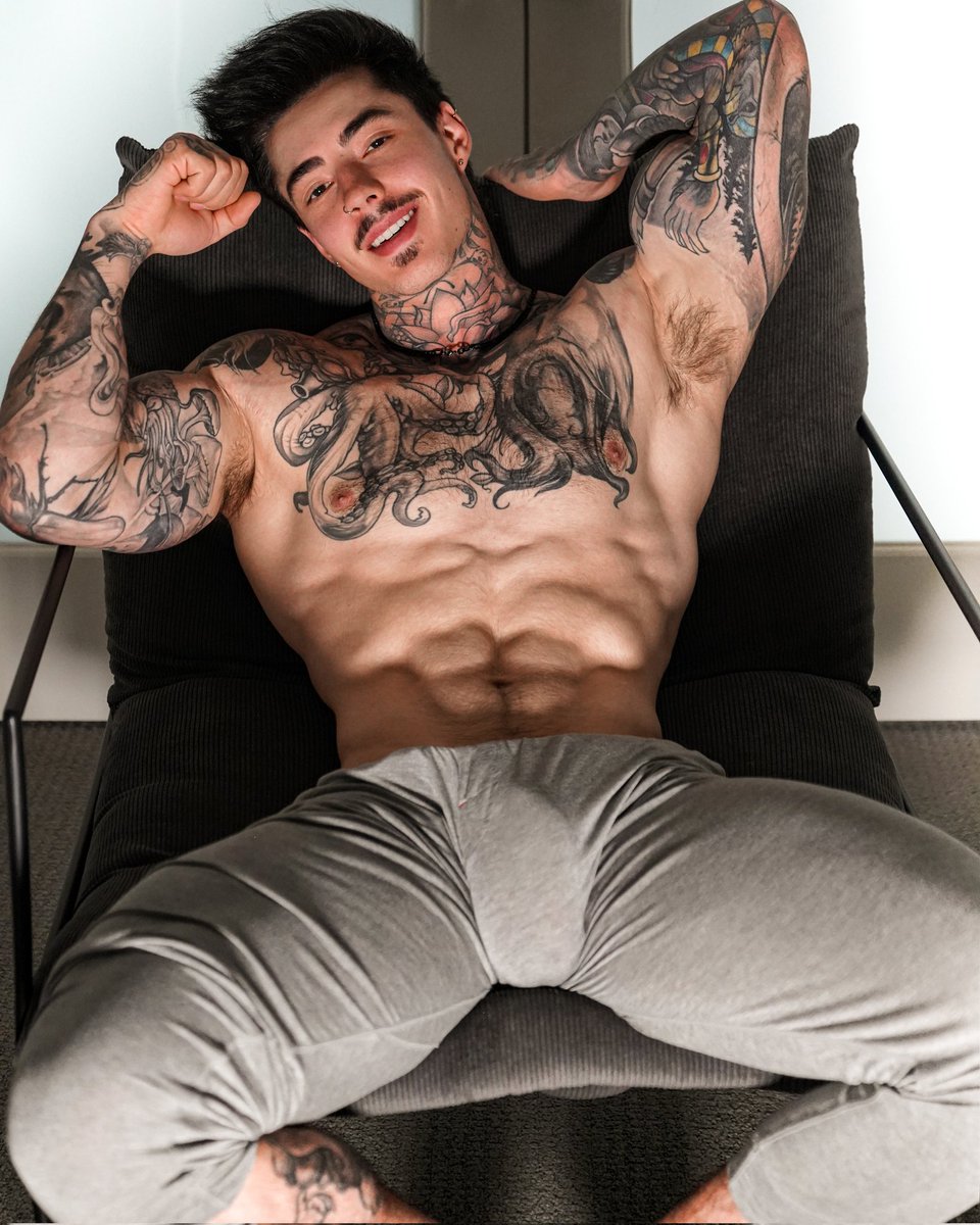 jakipz's tweet photo. Stop staring &amp; sit on it already 😈... VIP content 🔞👉 https://t.co/aIrzpyUgee https://t.co/eMQr2674Yl