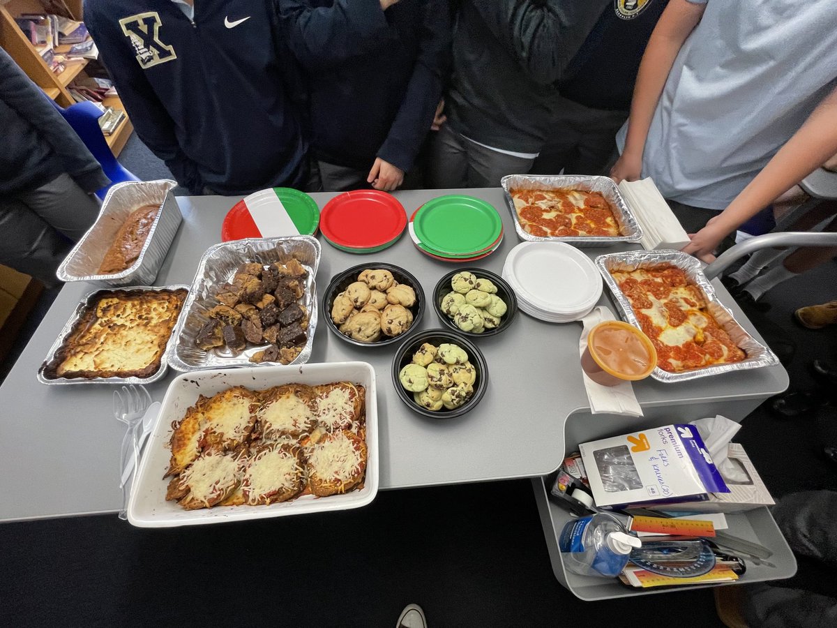 MariaNotarnico3's tweet photo. Un piatto tipico di……🇮🇹🍝🍕
End of the school year project. As a final Italian project, the 8th graders made cooking videos in Italian and brought in their fantastic dishes! Buon Appetito e Buona Fortuna a tutti i miei meravigliosi studenti!!!💚🤍♥️ #xaverian https://t.co/p1Aekb5yx5