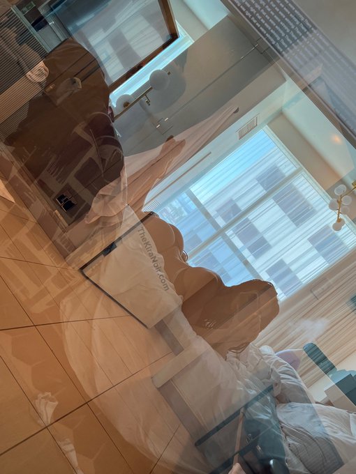 1 pic. do you think this is okay to post on ig? https://t.co/7m1sZij0h0<a href="/tag/mvsales"class="tags"><span>#mvsales</span></a>