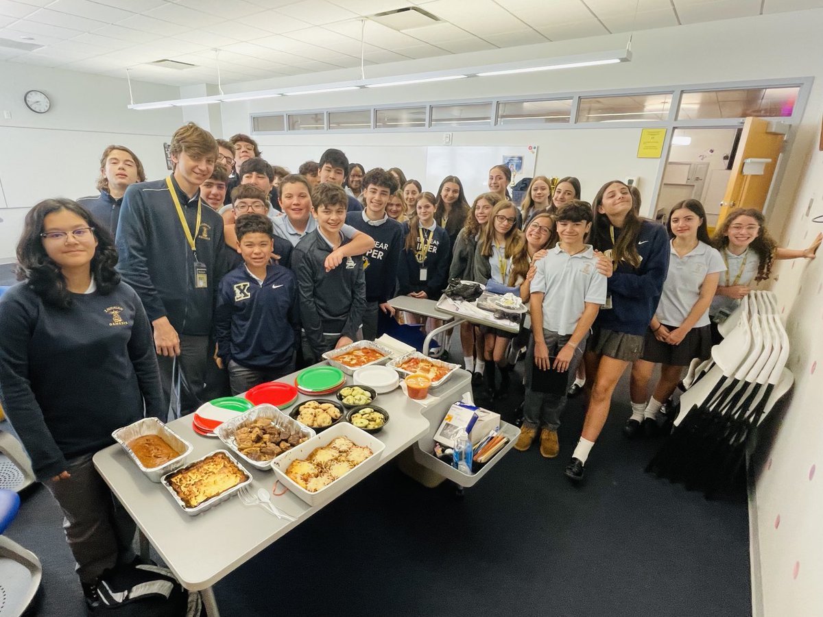 MariaNotarnico3's tweet photo. Un piatto tipico di……🇮🇹🍝🍕
End of the school year project. As a final Italian project, the 8th graders made cooking videos in Italian and brought in their fantastic dishes! Buon Appetito e Buona Fortuna a tutti i miei meravigliosi studenti!!!💚🤍♥️ #xaverian https://t.co/p1Aekb5yx5