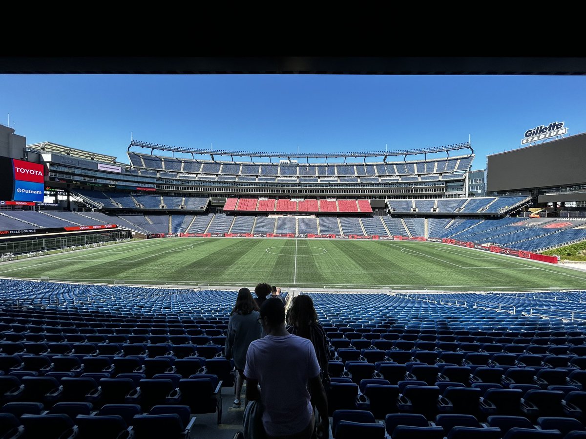 MrTaylor137's tweet photo. Sports management looked a little different today. Proud of these dudes who put in the work to present in front of the Patriots’ marketing staff! It was a great day to see the field as well as walk around the Hall of Fame! https://t.co/ggEkZBUlcr
