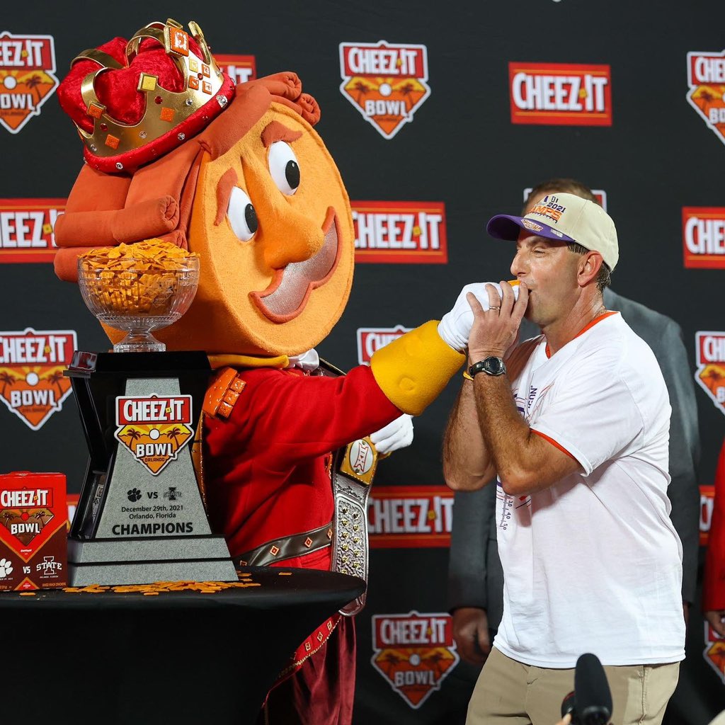 RedditCFB's tweet photo. The Cheez-It Bowl is now the @PopTartsBowl.

The King is dead, long live the King. https://t.co/3054ST6WmH