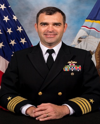 StrongerNavy's tweet photo. Farwell #FleetWeekLA and the good people of #LosAngeles. "Our number one capability...is our crew" - Capt. Sheldon. #USNavy Shout-out to the resilient, bold, and resolute sailors of the #USSPrinceton who served both on and off the ship during @FleetWeekLA! Full interview ➡️ [https://t.co/Mf5zIslxBW] #StrongerNavy