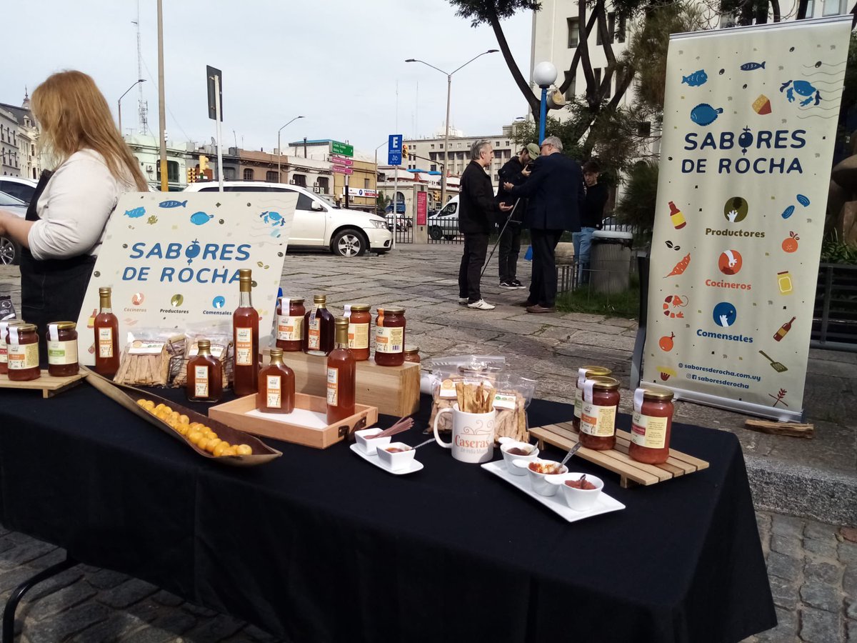 minturuy's tweet photo. La presentación estuvo acompañada por #saboresderocha @TurismoRocha quienes realizaron una degustación de productos autóctonos con los cuales también se trabaja en el producto gastronómico https://t.co/MWk4czpYdU