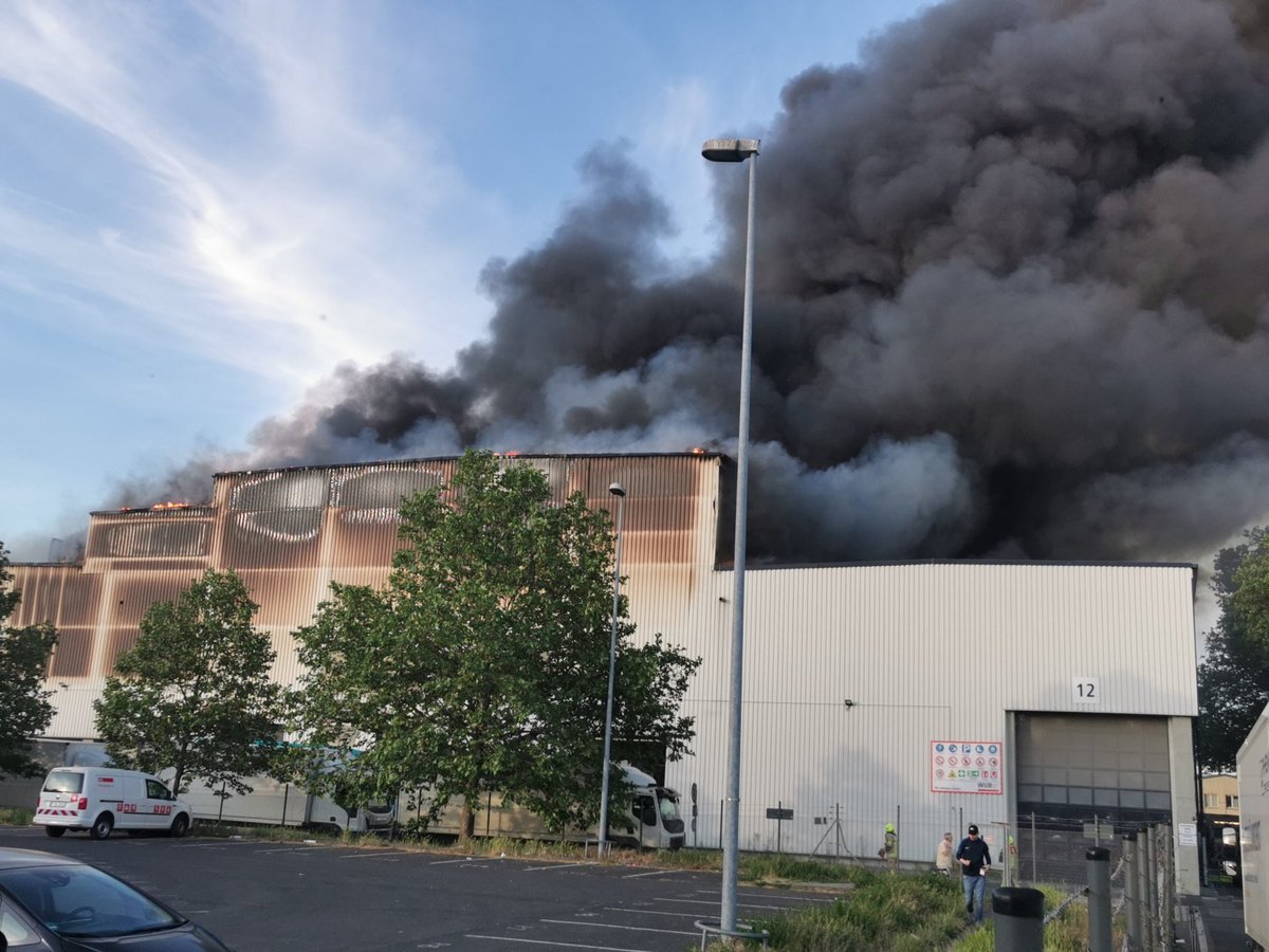 Berliner Feuerwehr tweet media