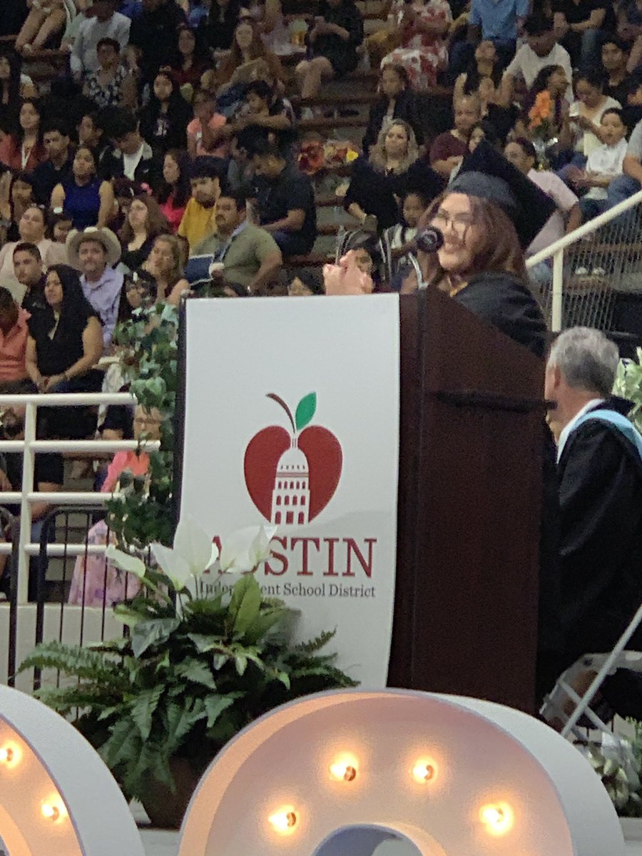 AustinISD's tweet photo. @navarro_vikings Valedictorian Zarqa Fatima “I would like to thank my teachers who have supported my educational journey.”
Salutatorian Judy Vo “You didn’t just end up here, you earned it!”
#AISDproud #AISDgrad #Classof2023 @Matias_AISD https://t.co/ZKwtGi9poD