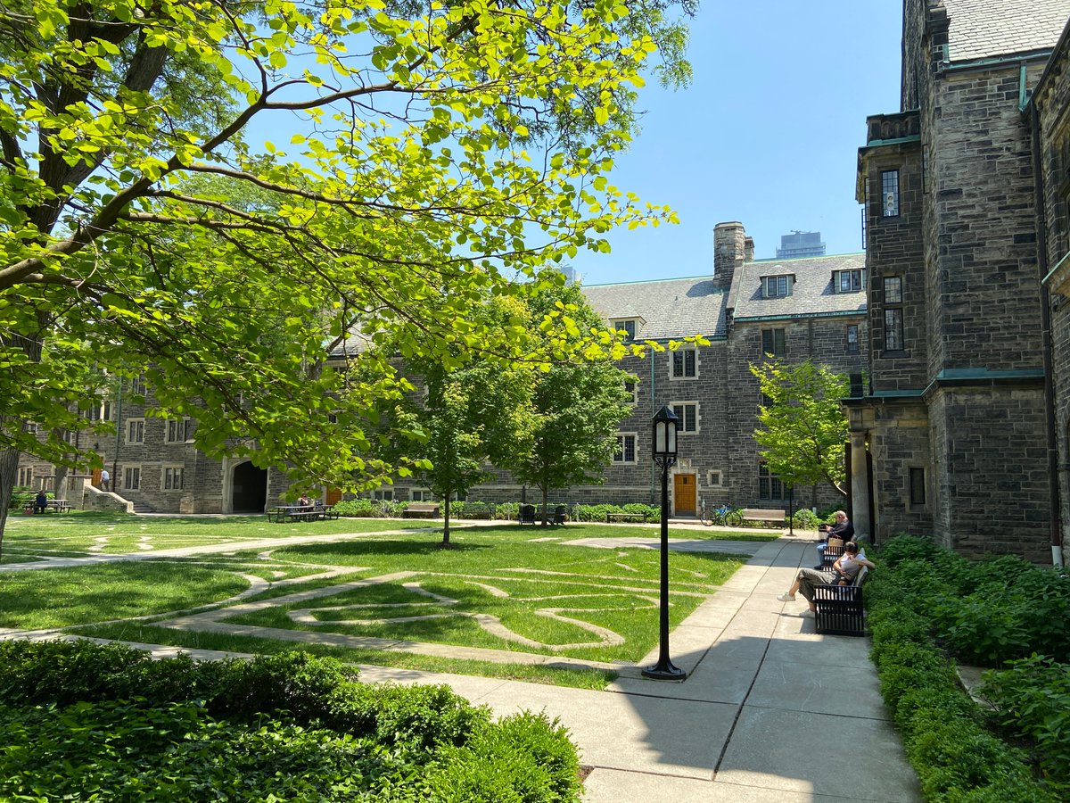 Trinity_College's tweet photo. ☀️ It's a beautiful summer-like day on campus! Welcome back to the college for #TrinityReunion 2023: May 31 to June 4! 🔗https://t.co/0750GtuHX6 #UofTReunion https://t.co/3FMNdAIPAZ