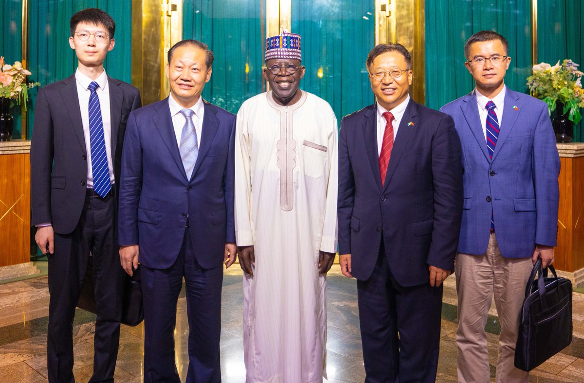 officialABAT's tweet photo. I received the Special Envoy of Chinese President XI Jinping and Vice Chairman of Chinese National People's Congress, HE Peng Qinghua, at the State House, earlier today. I look forward to stronger diplomatic ties and increased economic cooperation between our two countries. https://t.co/2Nk9Cl21oz