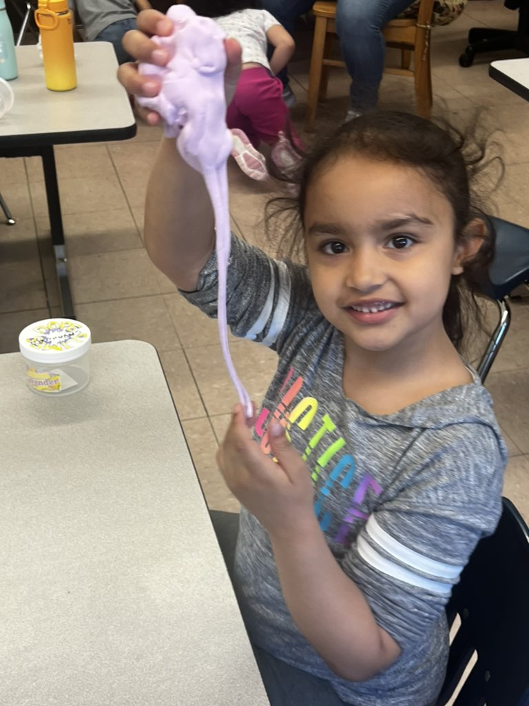 Maestrajenn's tweet photo. We love playing with slime. #SEL #self_regulation @School5Yonkers @YonkersSchools https://t.co/hwW2gOm5T5